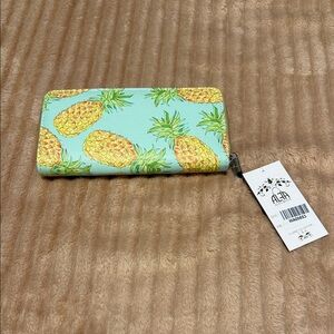 Pineapple Print Wallet nwt